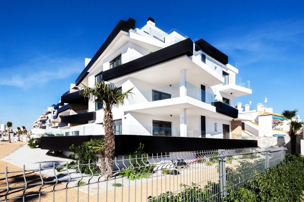 One of the hottest destinations in Spain is Costa Blanca, these residential apartments are situated in Villamartin, near to the sea and golf course.